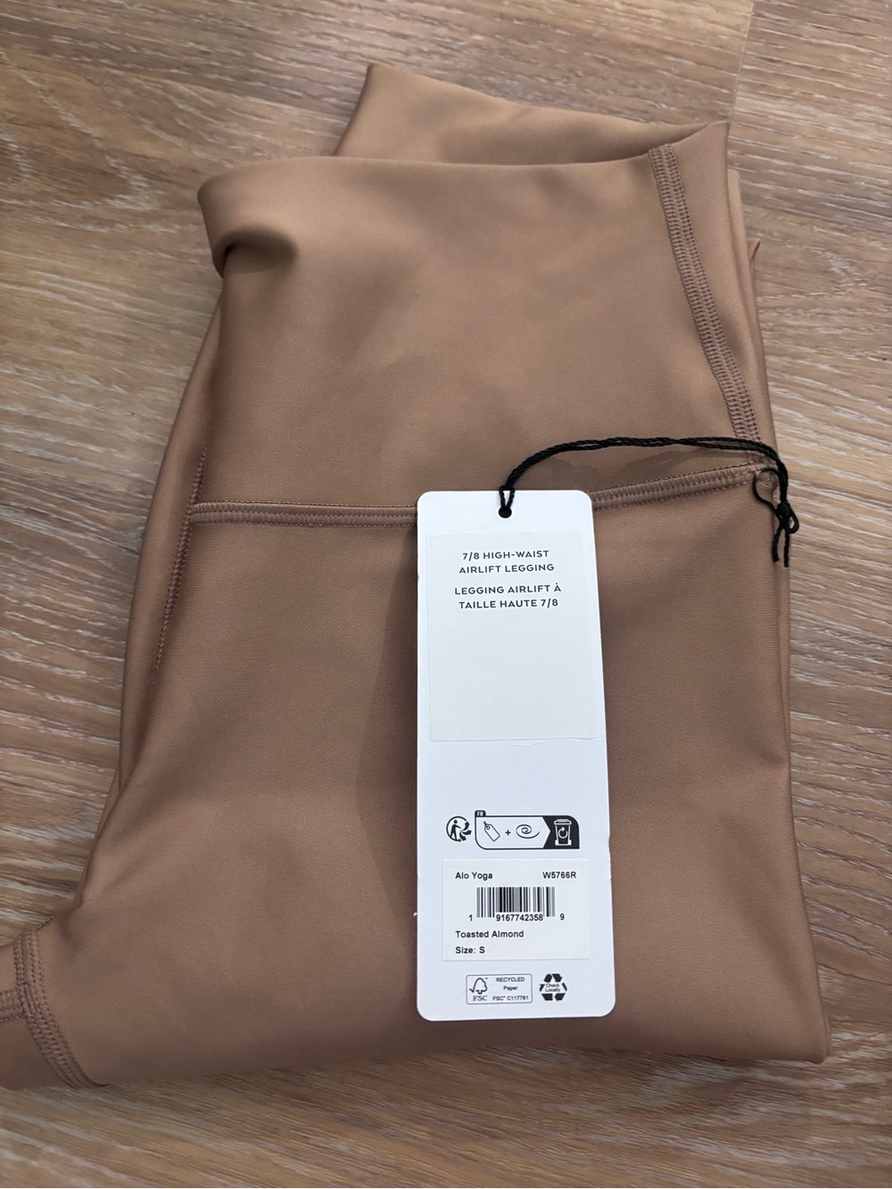 Alo Yoga 7/8 airlift leggings in sold out Almond